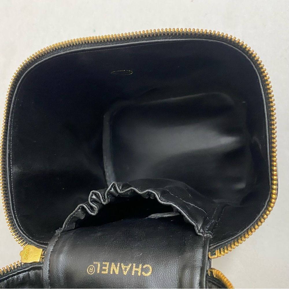 CHANEL CC Bicolore Lambskin Vanity Bag - Picture 15 of 17